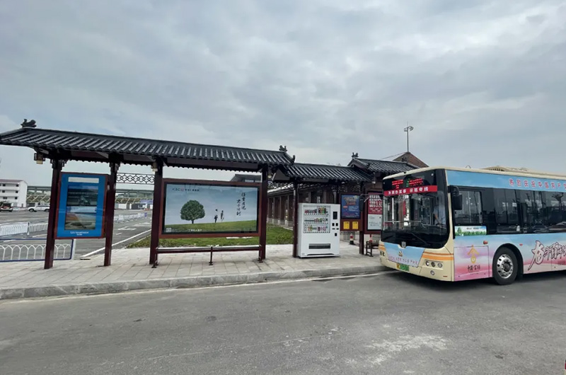 集顏值和智慧的電子公交站臺(tái)你愛了嗎?