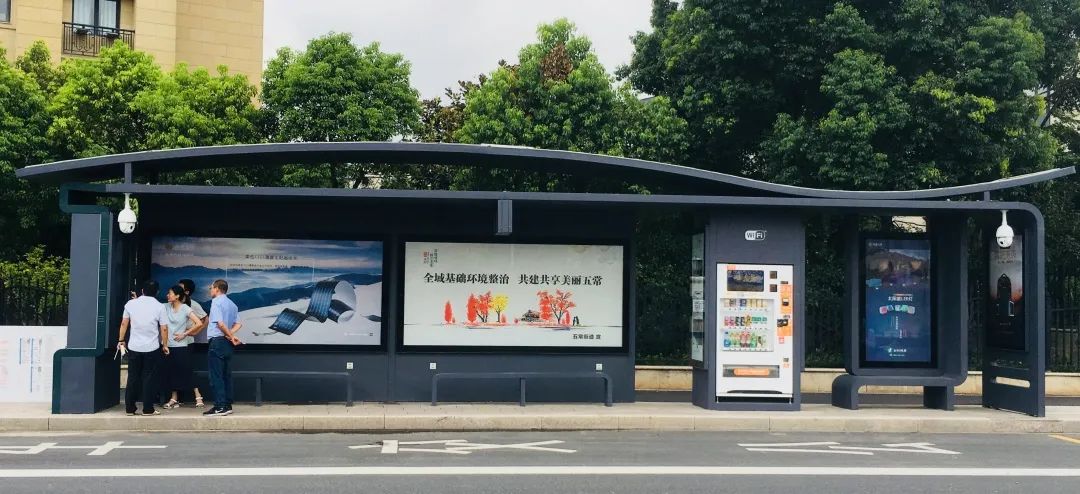 智能公交站臺(tái)推進(jìn)城市生態(tài)文明建設(shè)彰顯智慧科技城市印象